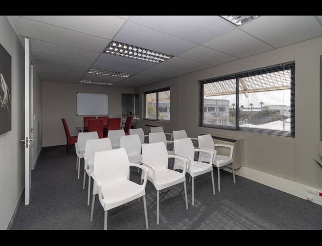 133M² BUSINESS TO LET IN PARKLANDS